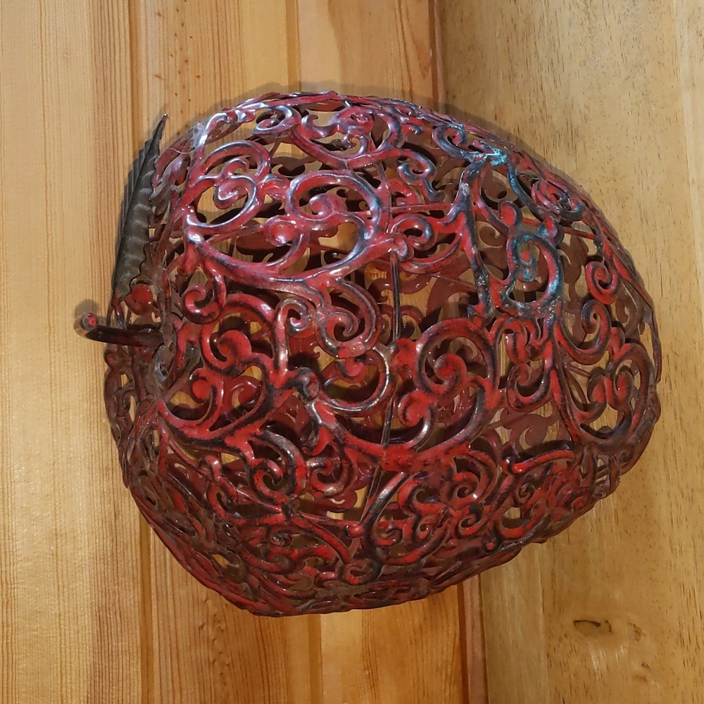 Metal decorative apple